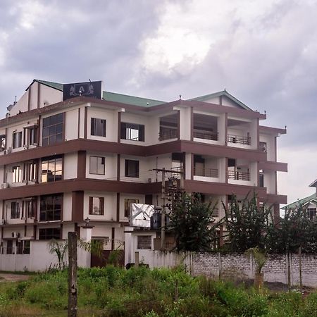 Hotel Aatreyee Дибругарх Экстерьер фото