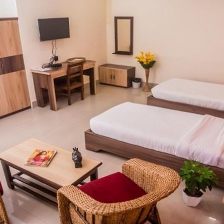 Hotel Aatreyee Дибругарх Экстерьер фото