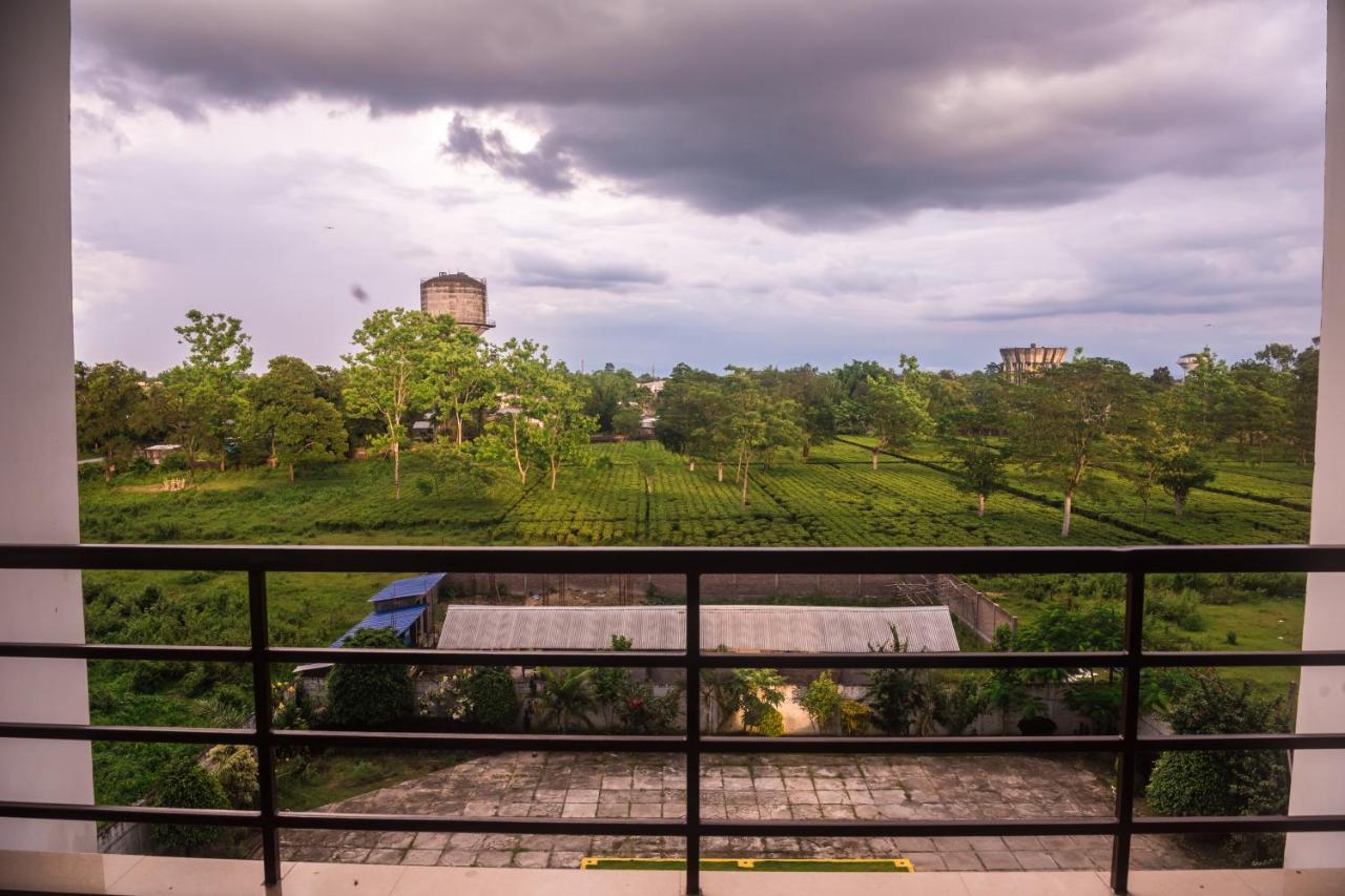 Hotel Aatreyee Дибругарх Экстерьер фото